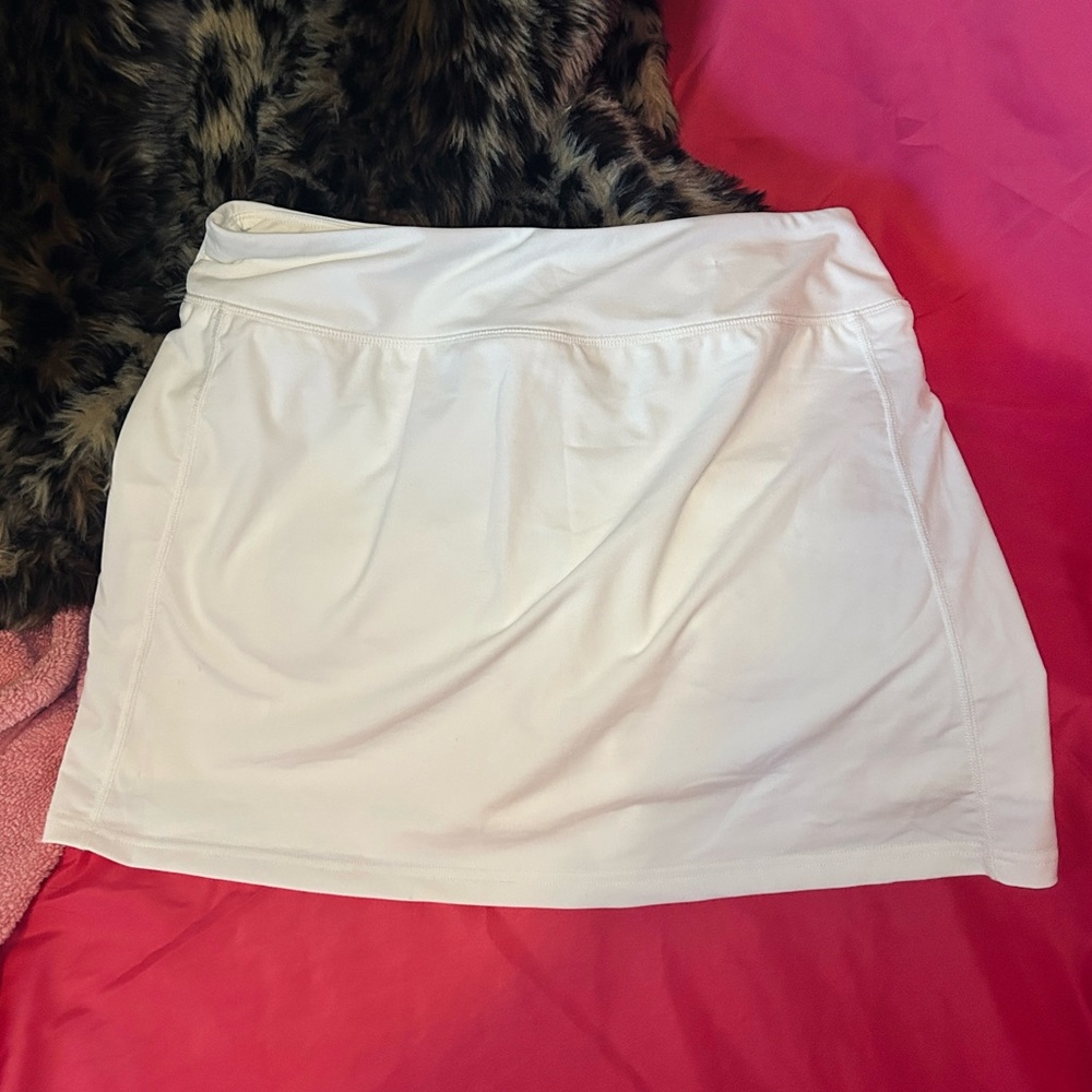 white athletic mid-rise skirt/skort